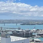 Gorgeous High Floor Skytower View 2 Bedroom Apartment In Auckland Cbd